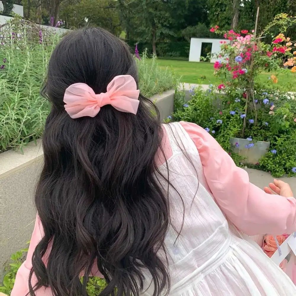 玄学大佬靠摆摊惊艳全球